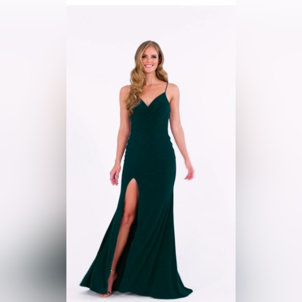 NWT Faviana Jersey Formal Dress With Side Ruching And Leg Slit Size 10